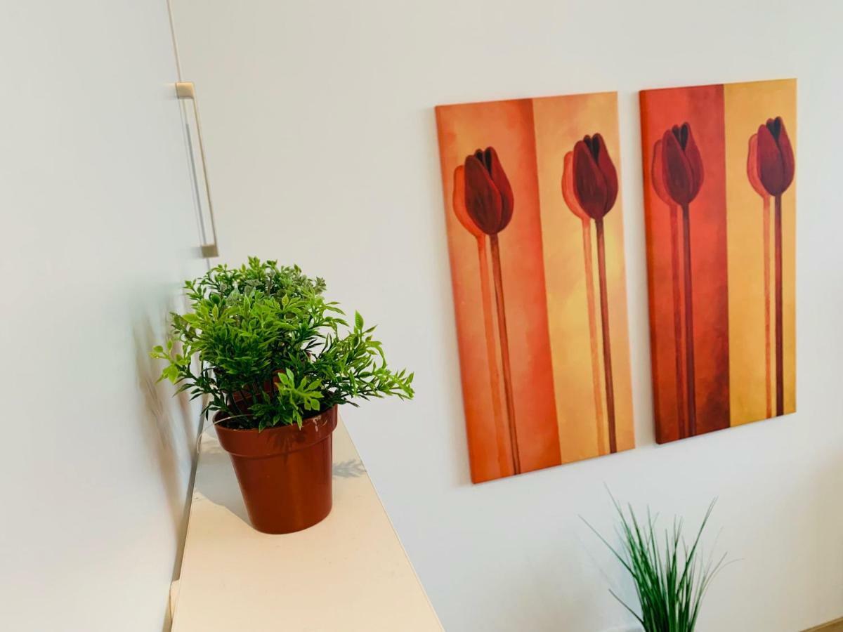 Moderner Bungalow, 20 Minuten Bis Hannover City, 24H Check-In Garbsen Esterno foto