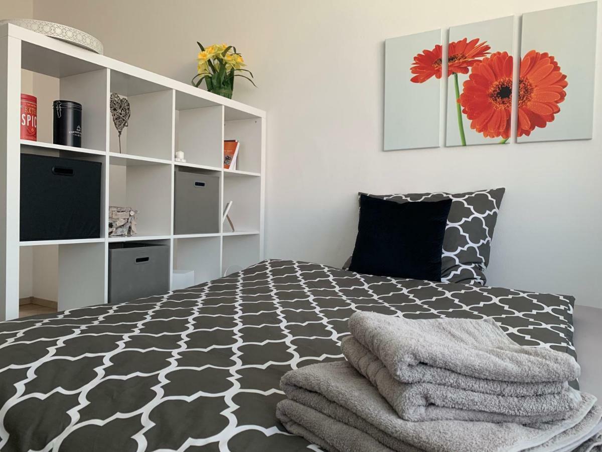 Moderner Bungalow, 20 Minuten Bis Hannover City, 24H Check-In Garbsen Esterno foto