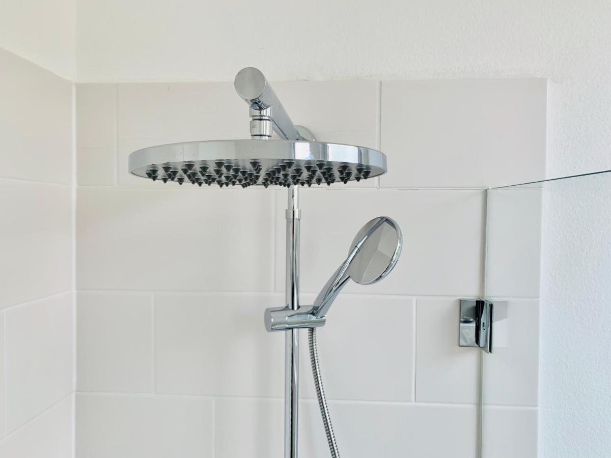Moderner Bungalow, 20 Minuten Bis Hannover City, 24H Check-In Garbsen Esterno foto